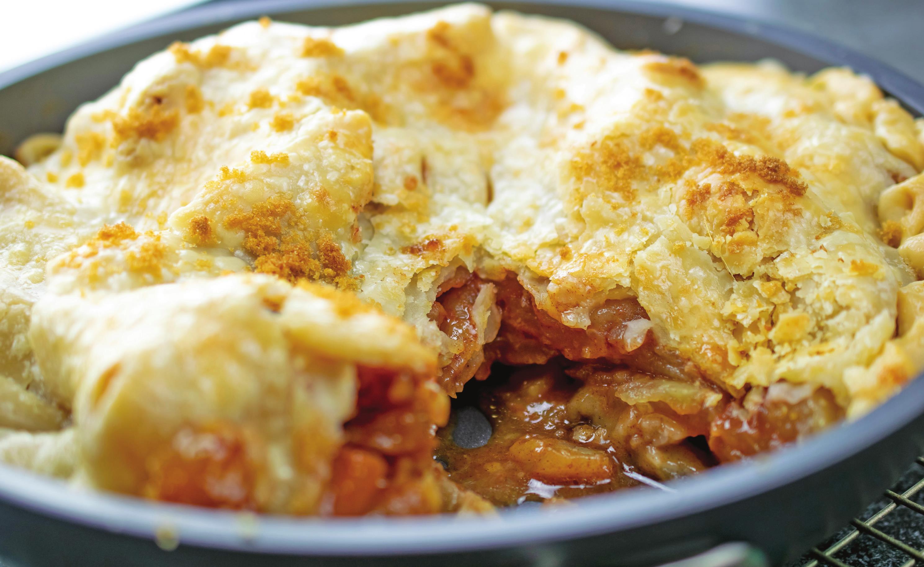 SKILLET APPLE PIE WITH CARAMEL SAUCE