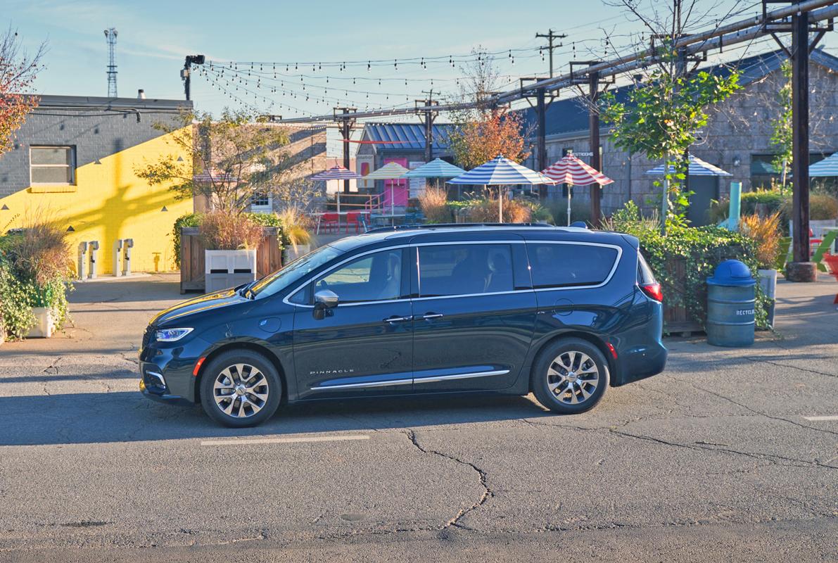 2022 Chrysler Pacifica Hybrid.