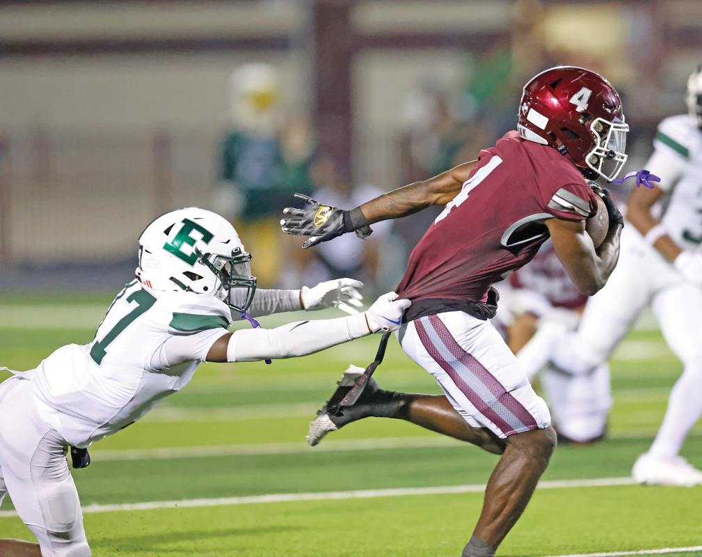 Renard Thomas (4) slips away from a would-be tackler. Thomas had 15 carries for 62 rushing yards. Photo by Steve Patterson / Moving Pictures.
