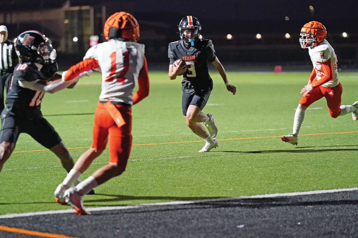 Yellow Jacket Senior quarterback Kaden Gonzalez (3) getting ready to score against Kemp. Photo by Lezley Norris.