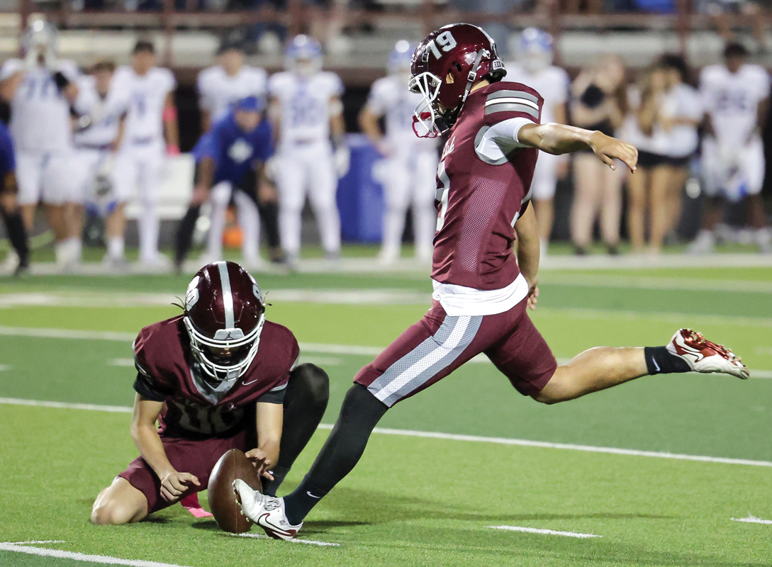 Rudy Salas (19) drilled this 26-yard field goal with 3 seconds left to give the Red Oak Hawks a 10-7 win. Photo by Steve Patterson.
