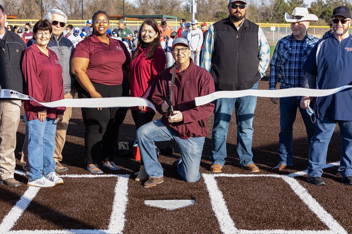 Red Oak Mayor Mark Stanfill officially cut the ribbon on the new baseball/softball complex.