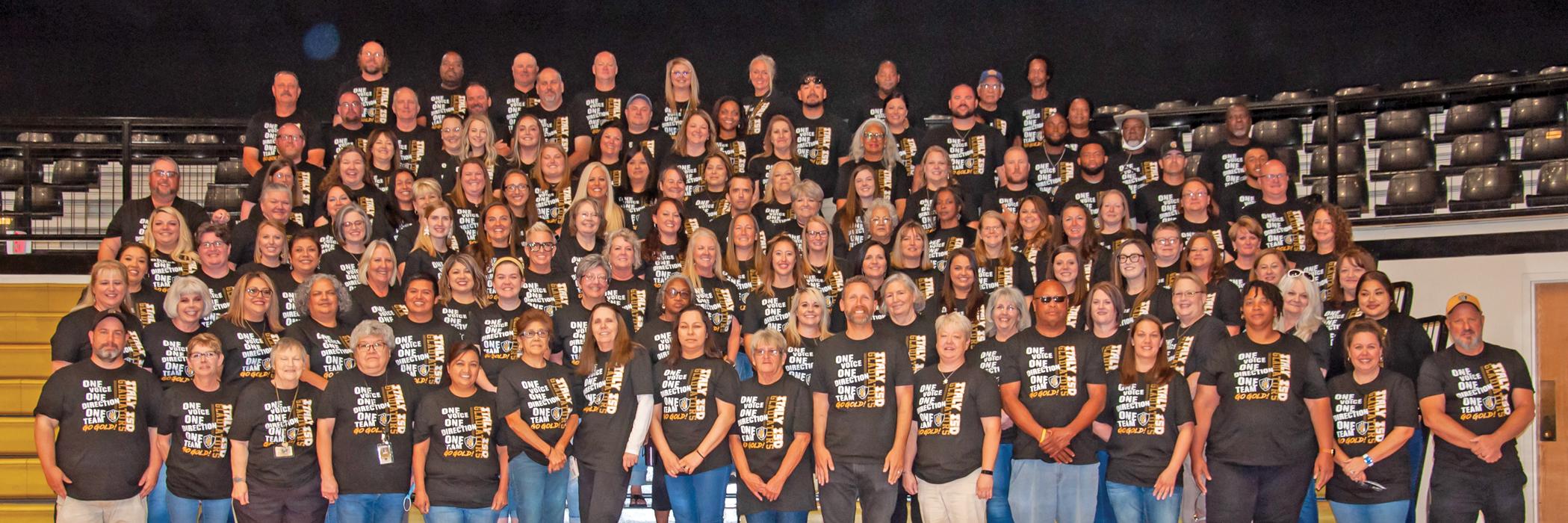 Italy ISD staff and faculty welcomed the new superintend Rachel L. Kistner at a rally.