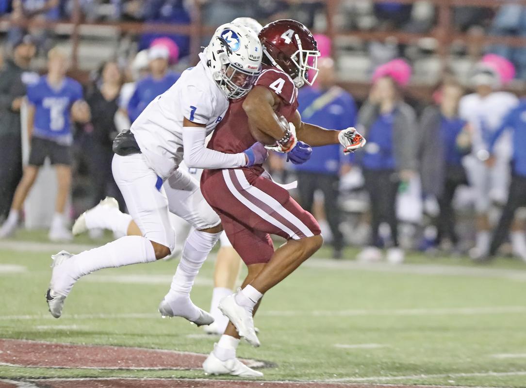 A pass from Robinson found WR Warren Roberson (4) across the middle where Roberson carried a couple defenders for additional yardage.