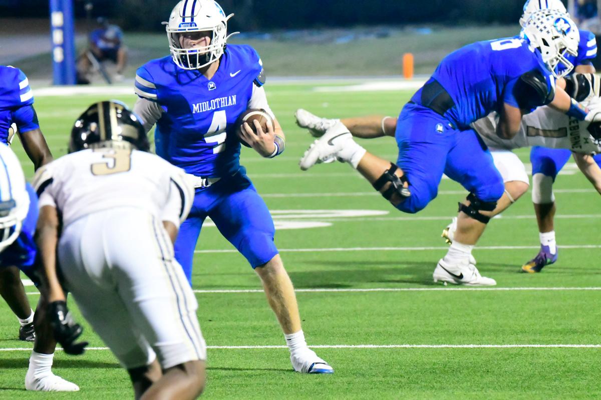 Quarterback Beau Wendel (4) led Midlothian (5-1, 2-0) with 101 rushing yards while passing for two touchdowns and 149 yards on a 12-of-17 night. Photo by Fred Phipps.
