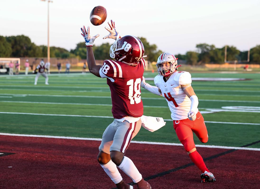 Brayden Robinson (18) caught this TD pass in the corner of the end zone during the 1st quarter.