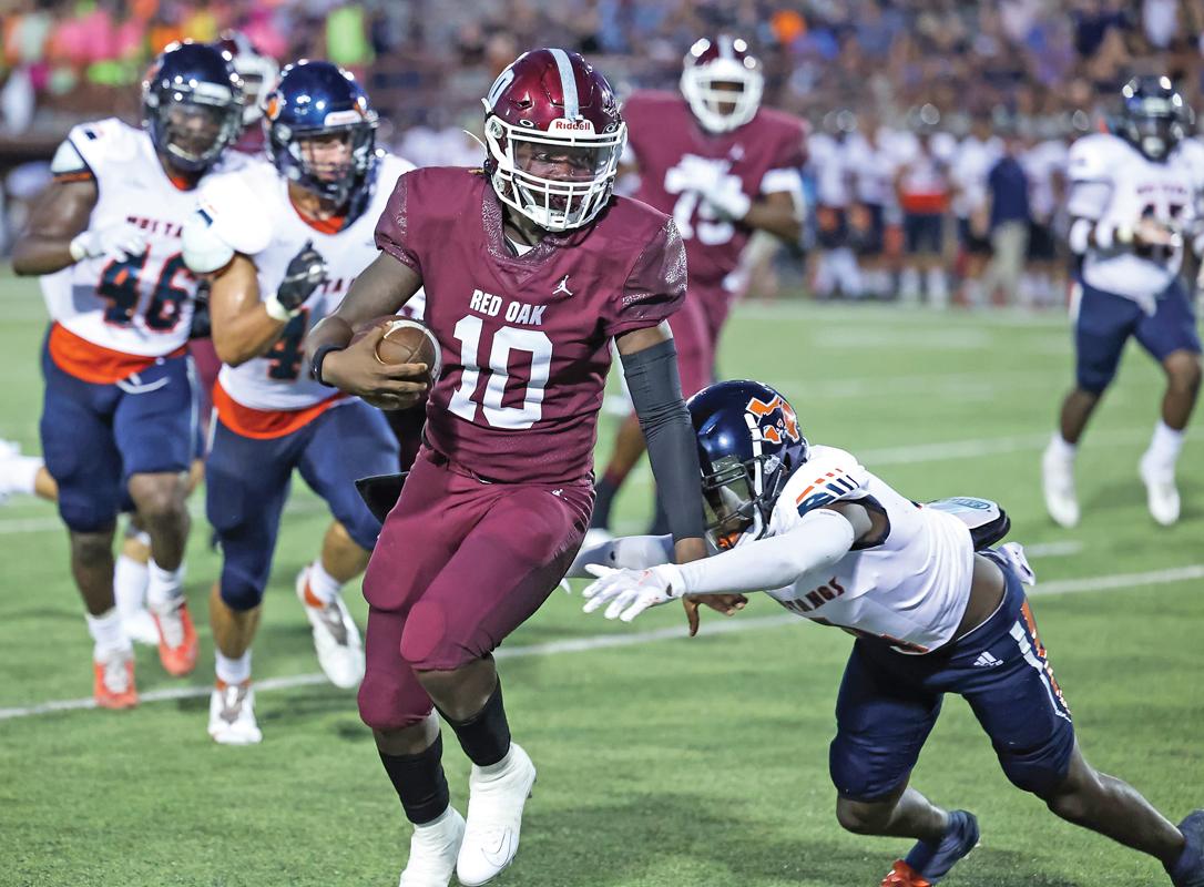 QB Jaylon Robinson (10) had a great night throwing the ball, but is a legit dual threat with his speed on the ground.