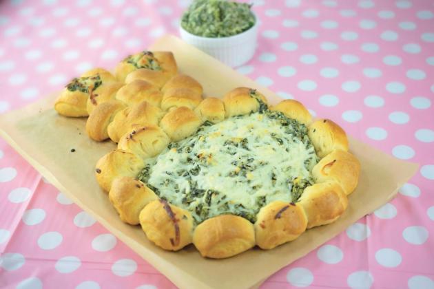 Easter Bunny Rolls With Spinach Dip